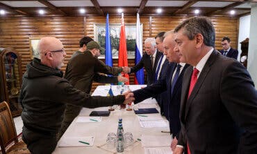 Ucrania y Rusia acuerdan un alto el fuego temporal para establecer corredores humanitarios 