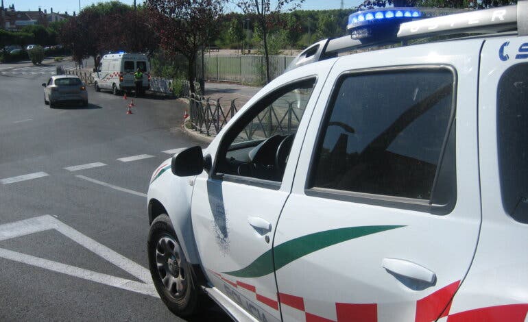 Detenidos dos vecinos de Azuqueca cuando intentaban robar un coche en Coslada 