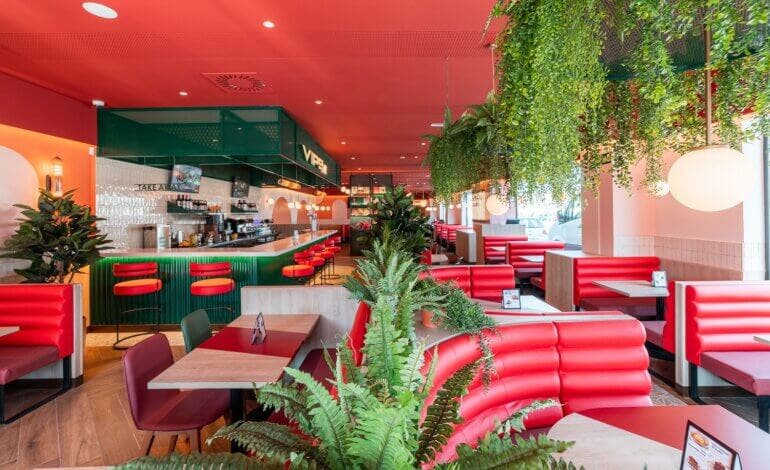 VIPS abre su primer restaurante en Coslada y donará la recaudación del 8 de marzo a Cruz Roja
