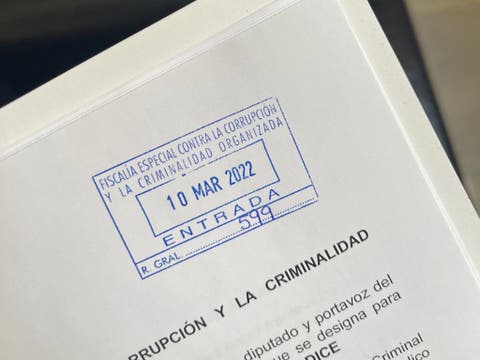 Los contratos millonarios relacionados con ministros del PSOE que Ayuso ha denunciado ante la Fiscalía 