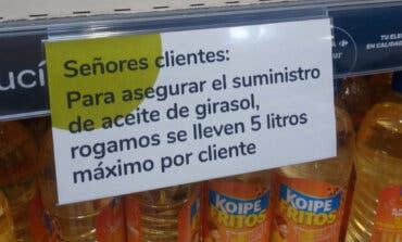Los supermercados españoles empiezan a racionar el aceite de girasol por la guerra en Ucrania