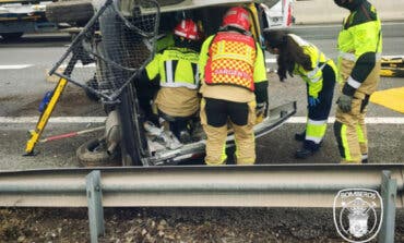 Aparatoso accidente en la A-2, en Guadalajara, con una persona atrapada 