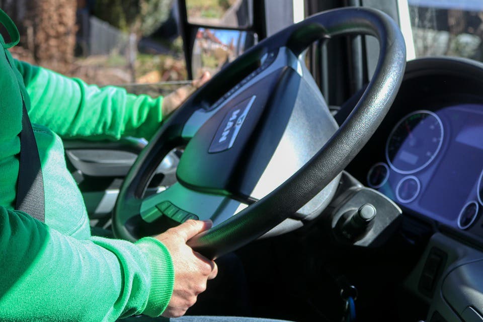 El Gobierno dice que la huelga de transportes ­«es un boicot alentado por la extrema derecha»