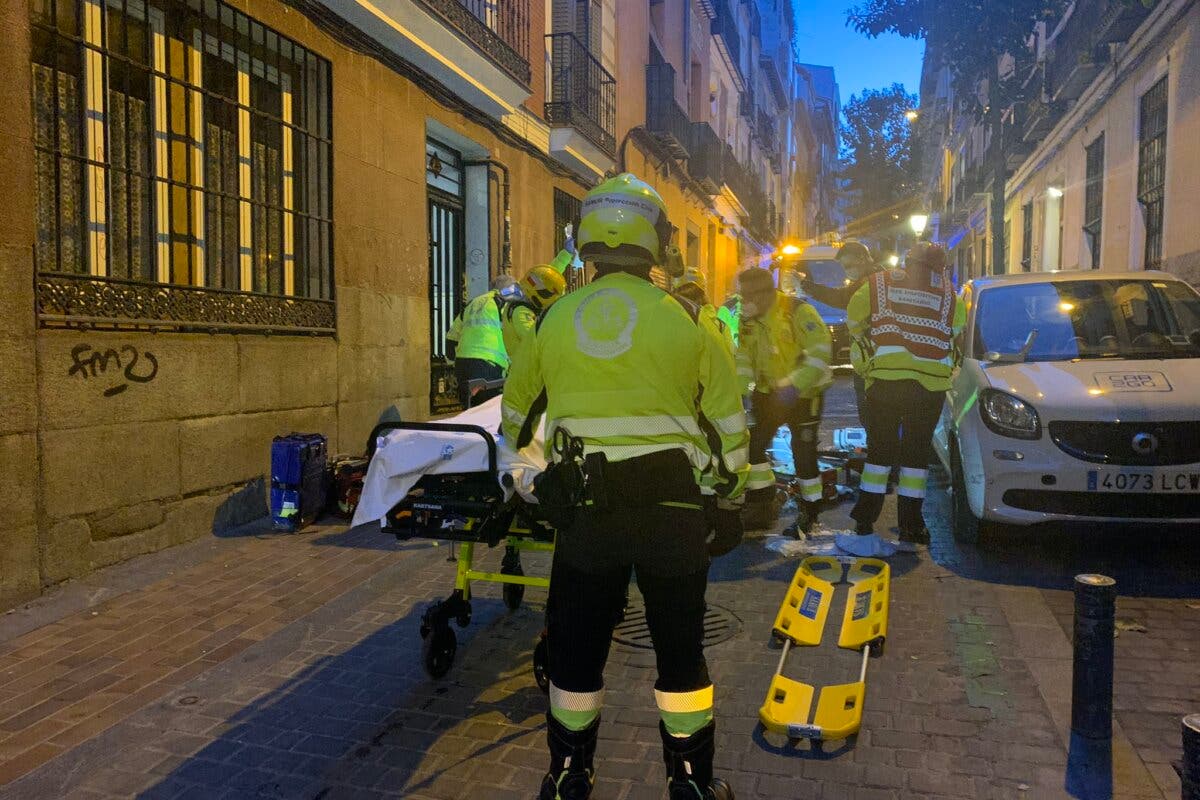 Muere una mujer en un incendio en Madrid y su hijo continúa herido muy grave