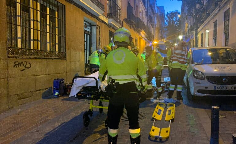Muere una mujer en un incendio en Madrid y su hijo continúa herido muy grave