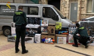 Tres detenidos cuando sustraían efectos de un camión en un polígono de Guadalajara 