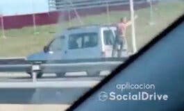 Detenido el «Spiderman» de la A-5 por ir colgado de una furgoneta en marcha 