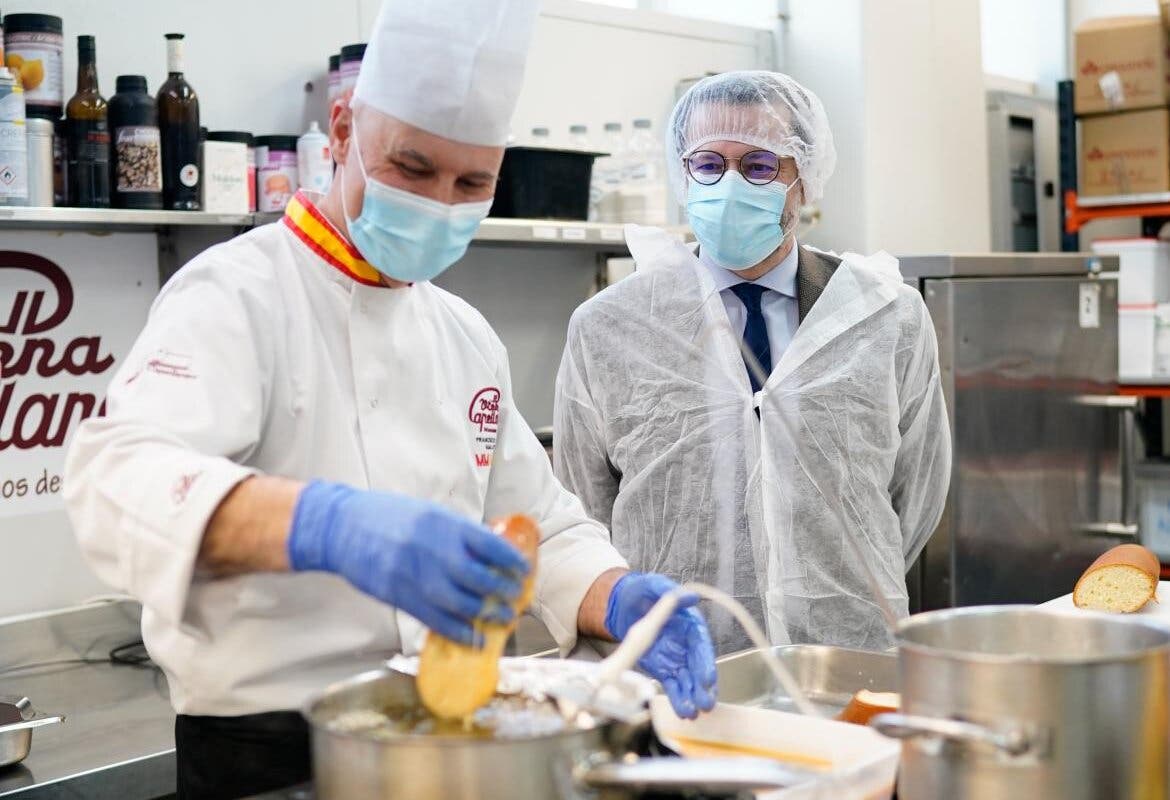 Las pastelerías artesanas de la Comunidad de Madrid venderán medio millón más de torrijas esta Semana Santa