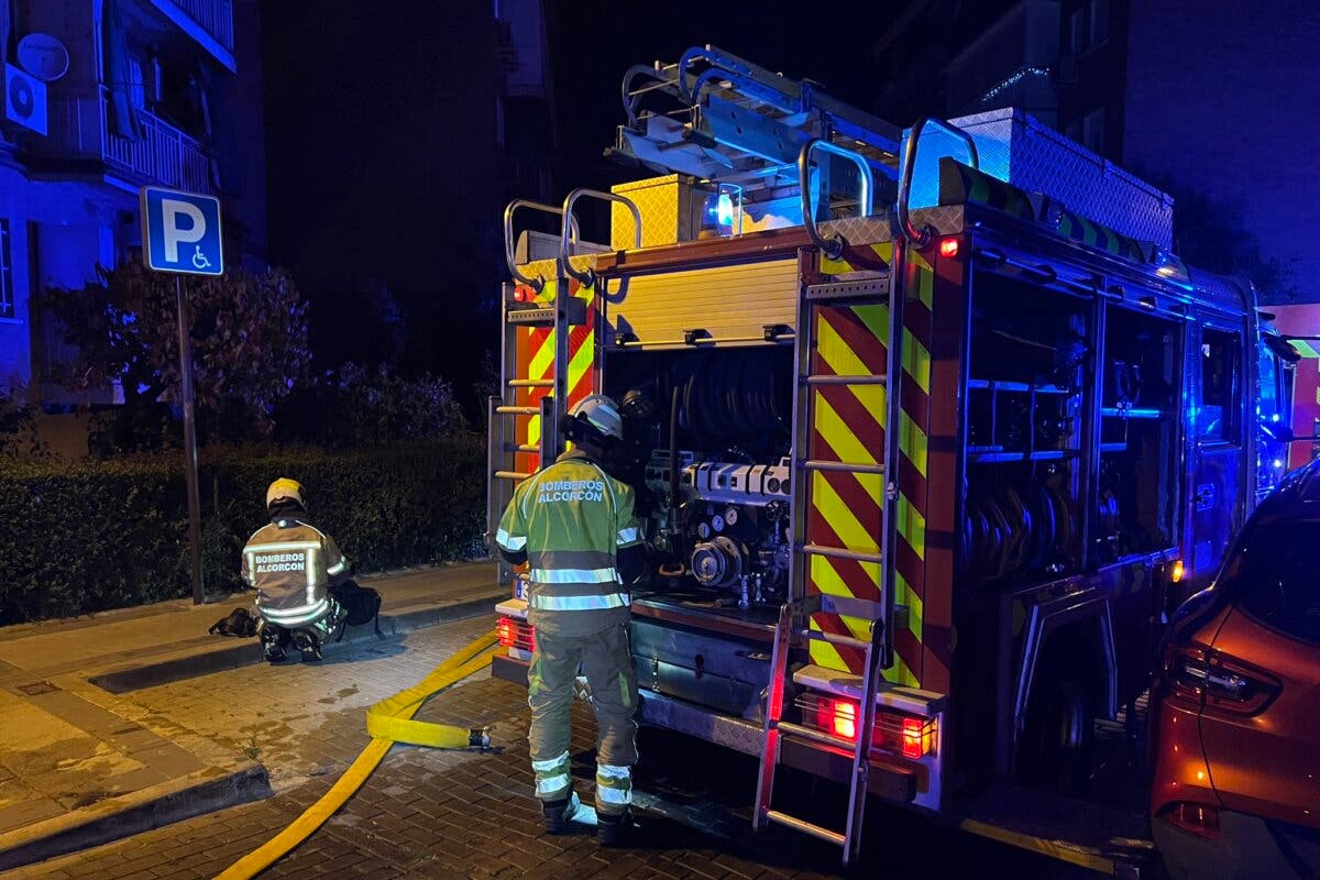 Dos hombres sufren quemaduras de segundo grado en un incendio en Alcorcón