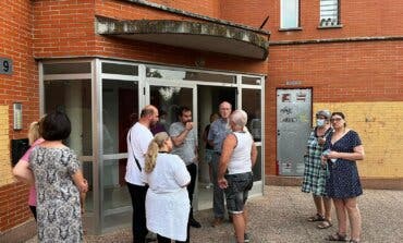 Sin luz ni TV durante más de 20 días en un bloque de viviendas del Ayuntamiento de Alcalá de Henares 