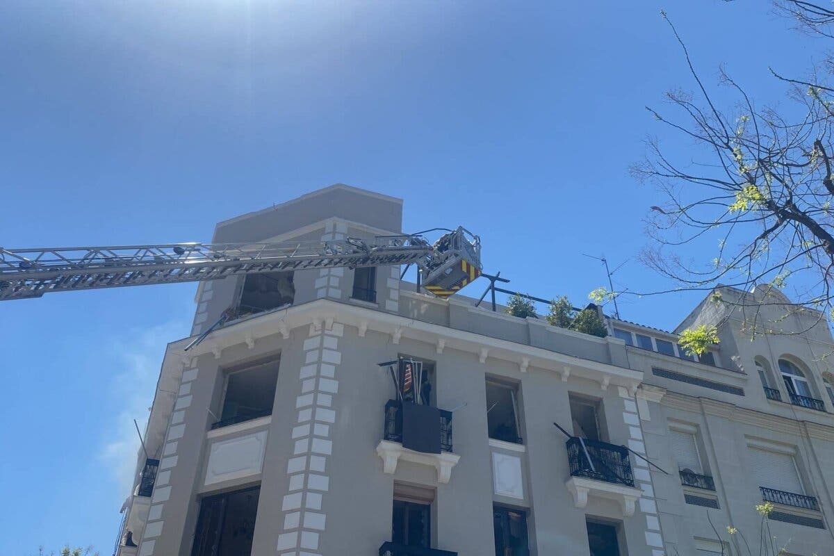 Varios heridos tras una fuerte explosión en un piso en el centro de Madrid