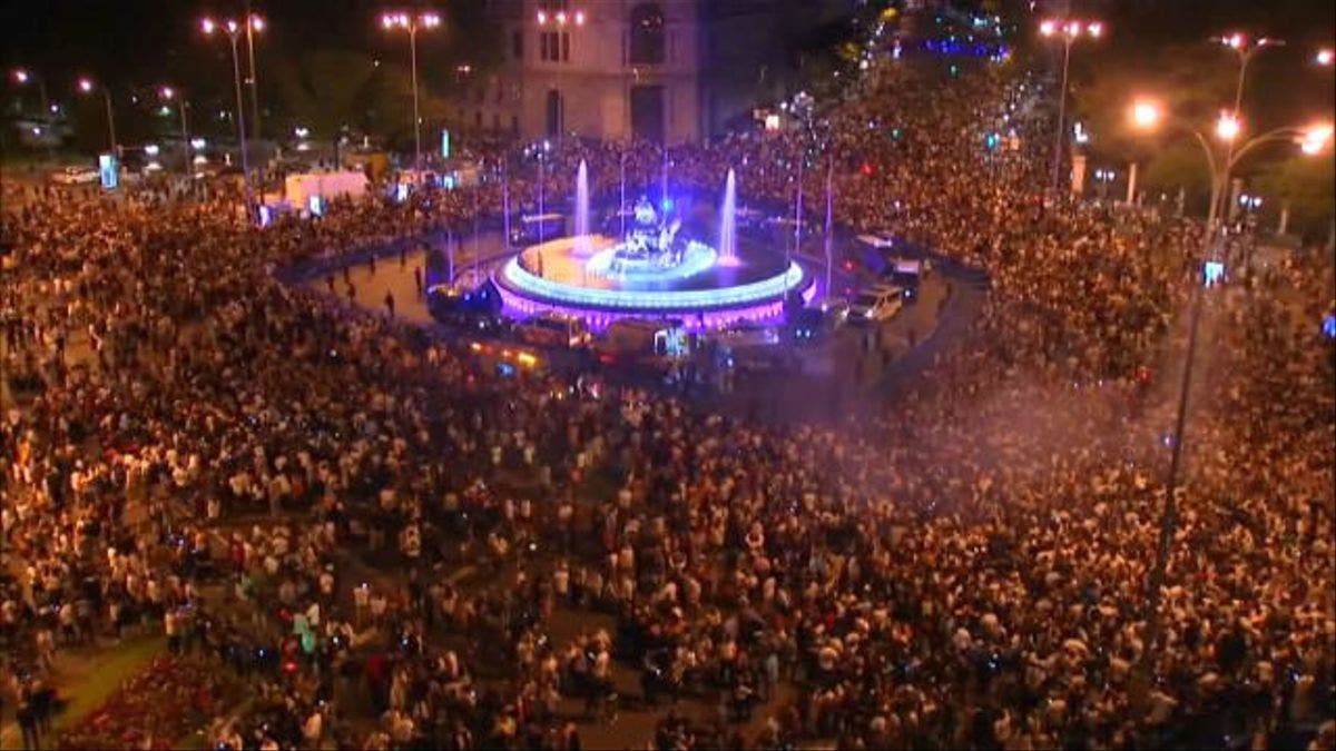 Alrededor de 400.000 personas han celebrado esta madrugada en Cibeles la victoria del Real Madrid en la Champions