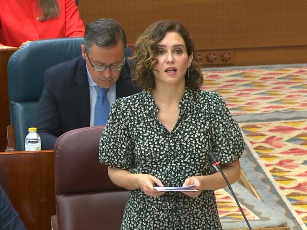 Ayuso cree que si gobernara la izquierda, «el reguero de manteros que dejó Carmena llegaría hasta Móstoles»