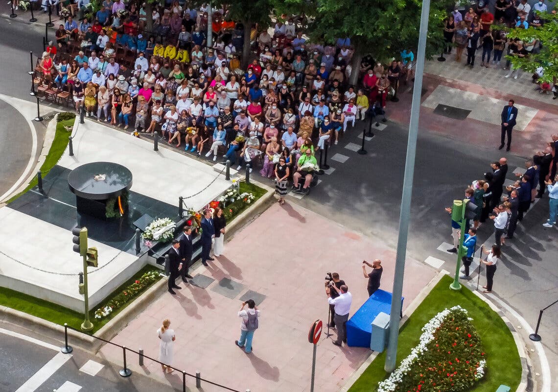 Emotivo homenaje a las víctimas del COVID-19 en Torrejón de Ardoz