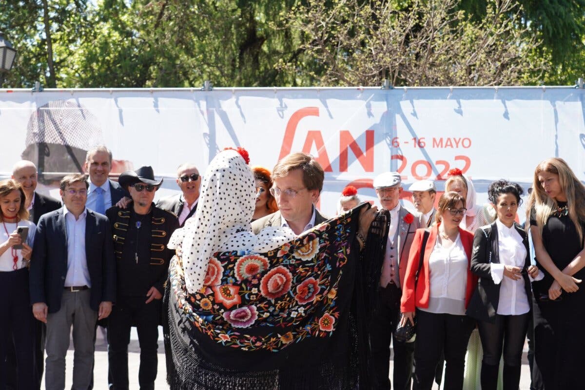 Almeida ganaría las elecciones en Madrid, según los últimos sondeos