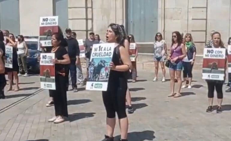 Protesta en San Fernando de Henares contra el regreso de los festejos taurinos 