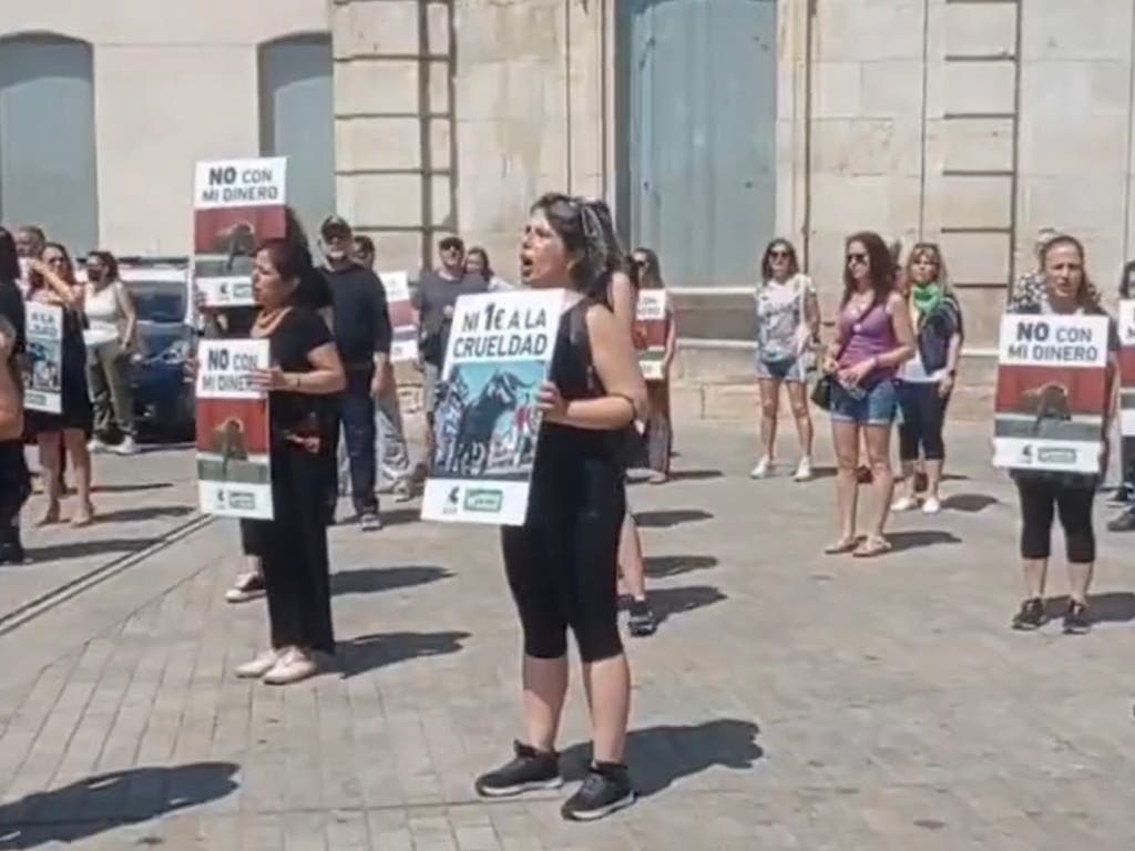 Protesta en San Fernando de Henares contra el regreso de los festejos taurinos 