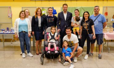 Mercadillo solidario en Torrejón para costear los tratamientos que necesita la niña Rocío Molano