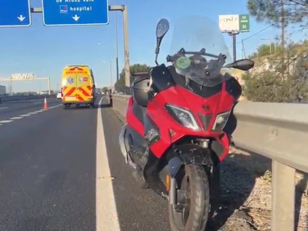 Muere un motorista al chocar contra un camión en la A-2 en Torrejón de Ardoz