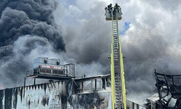 Espectacular incendio sin heridos en una nave cárnica de Getafe 