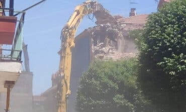 La Comunidad de Madrid derriba las viviendas afectadas por Metro en San Fernando