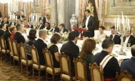 El emitir de Catar anuncia inversiones en España por 4.720 millones de euros en la cena de gala ofrecida por los reyes 