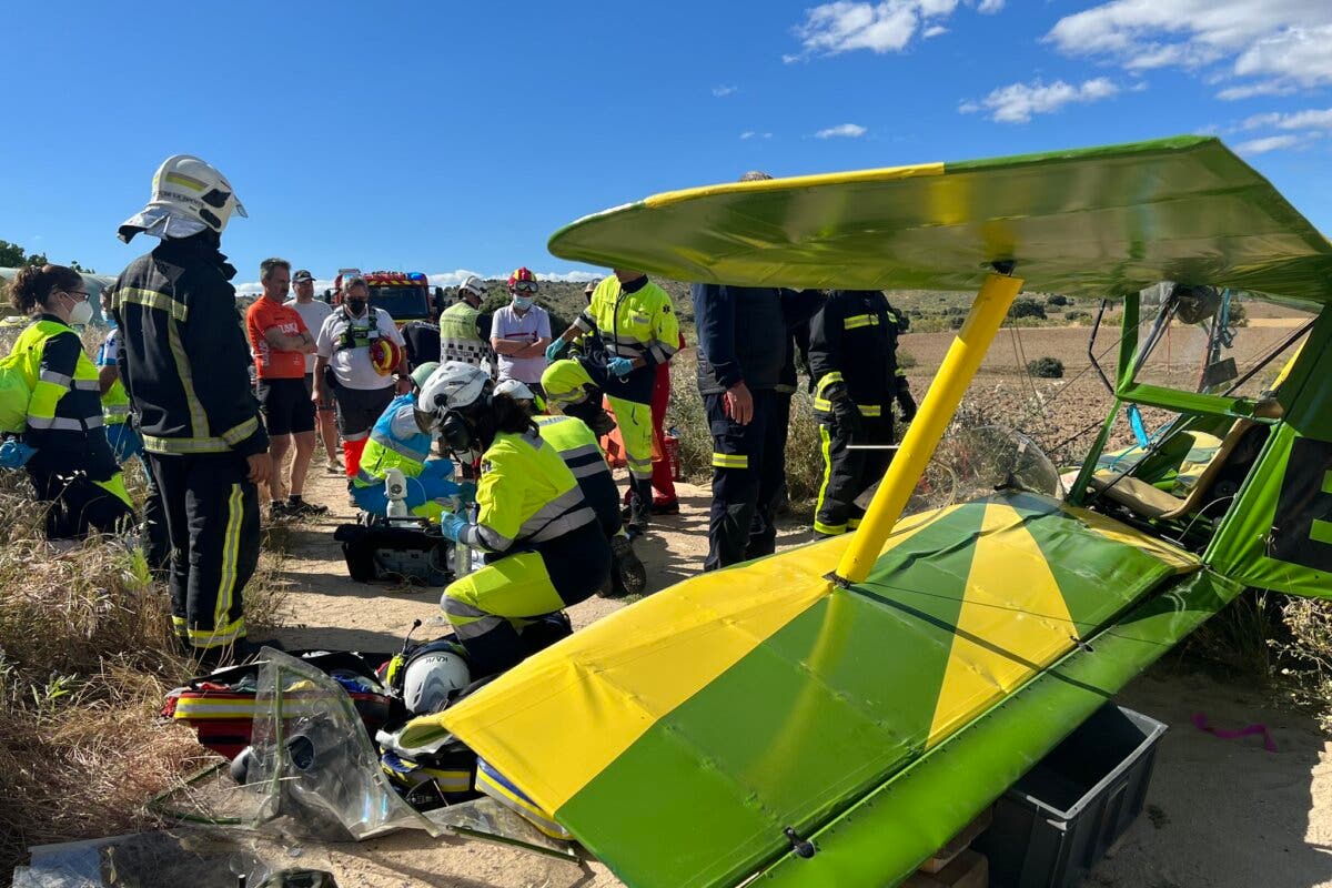 Se estrella una avioneta en Madrid y el piloto salva la vida 