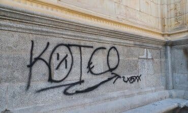 Alcalá de Henares: Denuncian la aparición de una pintada en la fachada del Colegio Mayor de San Ildefonso