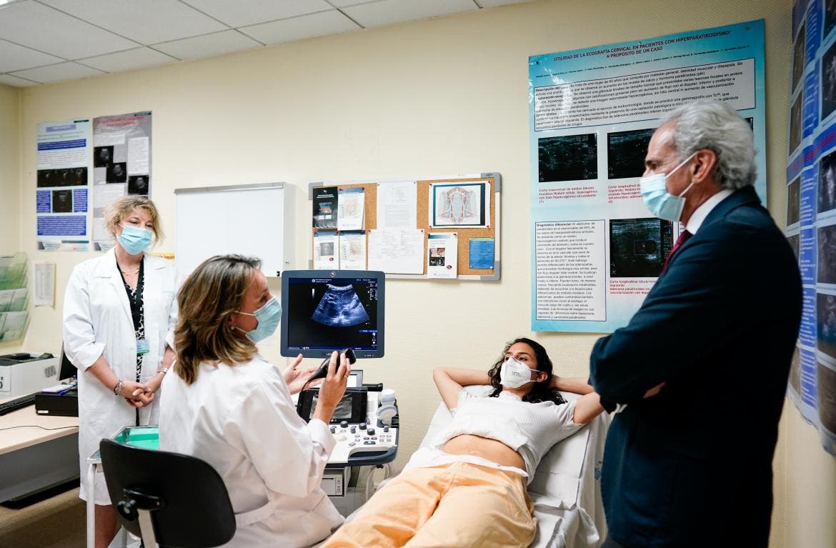 La Comunidad de Madrid, pionera en implantar ecógrafos en todos los centros de salud 