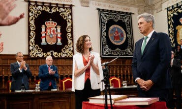 Ayuso reivindica la libertad académica en la toma de posesión del rector de la Universidad de Alcalá