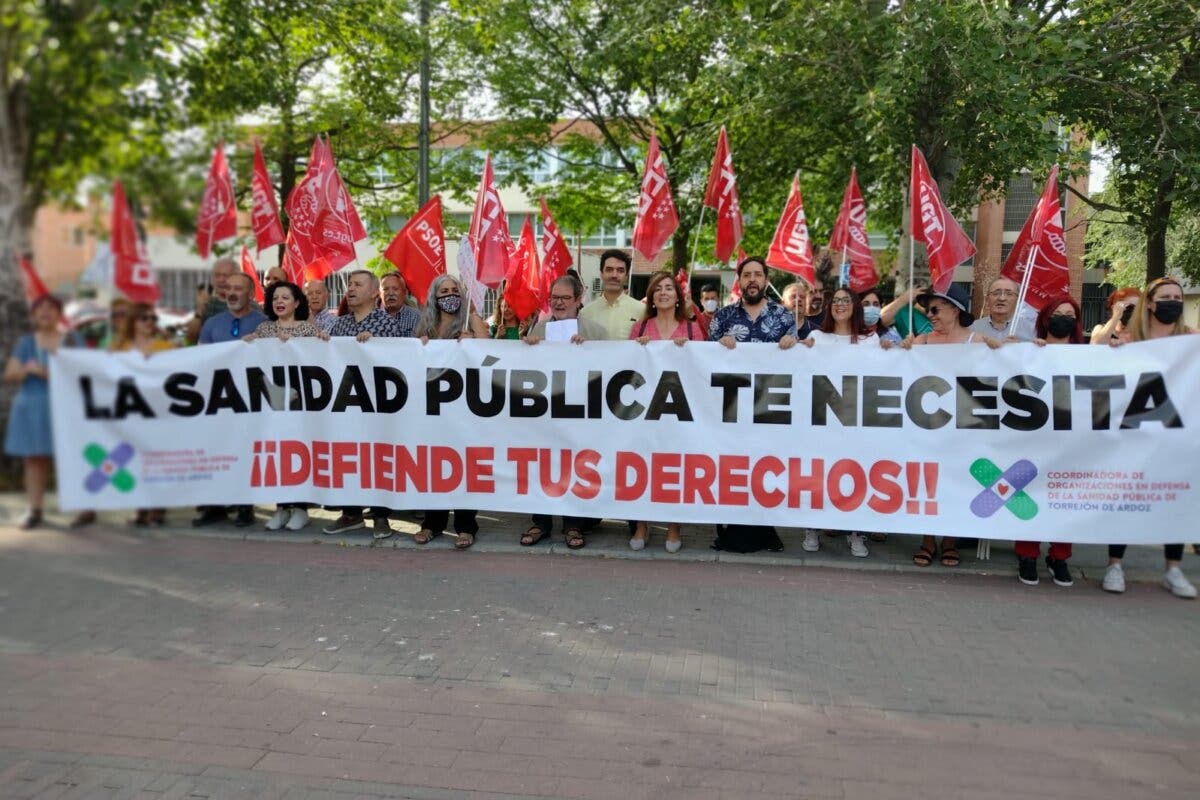 La izquierda se concentra en Torrejón en defensa de la sanidad pública