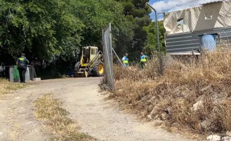 Muere un hombre aplastado por un camión que reparaba dentro de un foso en Torrejón de Velasco
