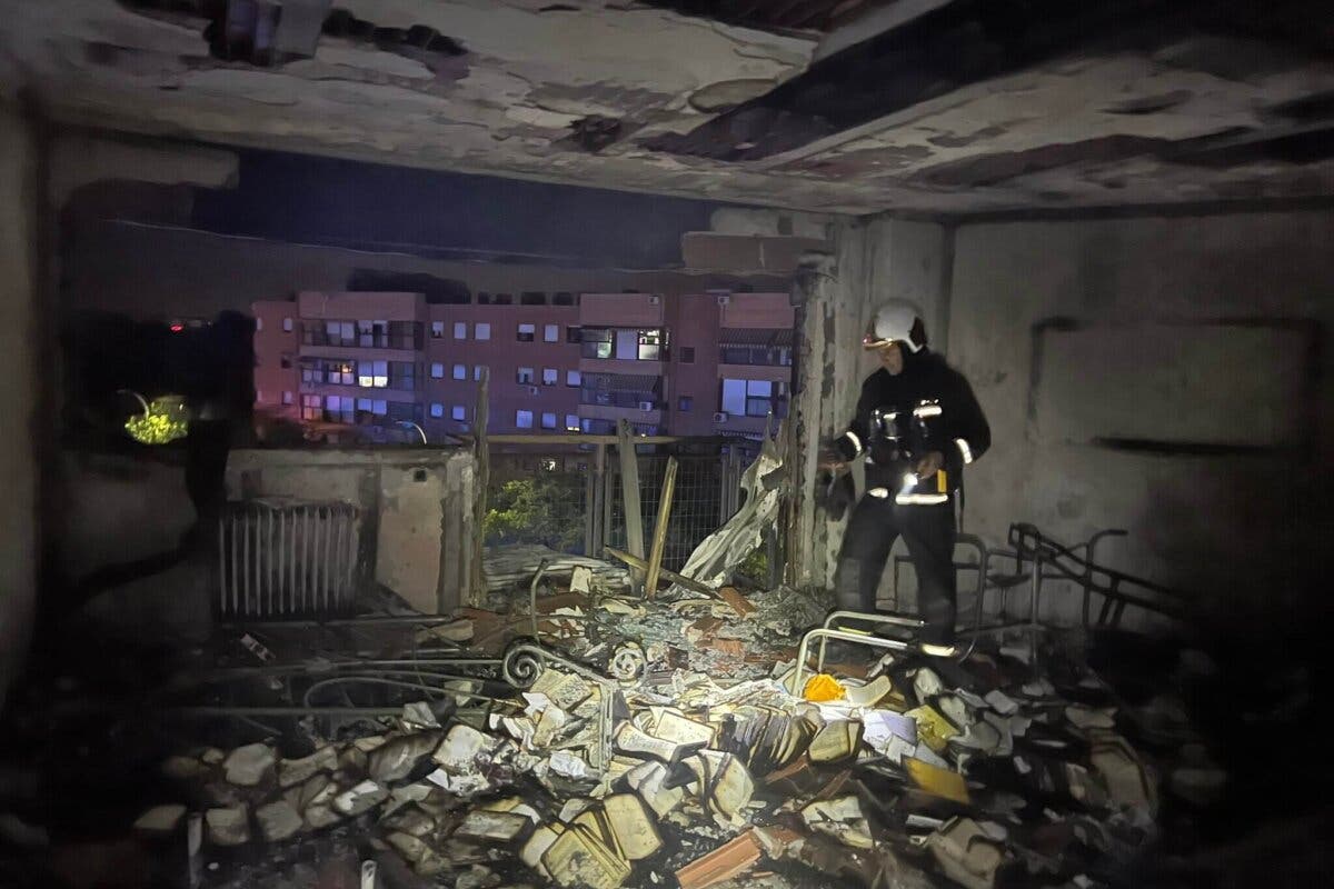 Un aparatoso incendio calcina un piso en Torrejón de Ardoz y deja 11 intoxicados