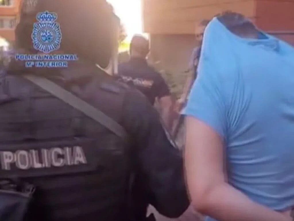 Detenido un hombre que se atrincheró con su hija en una vivienda de Coslada