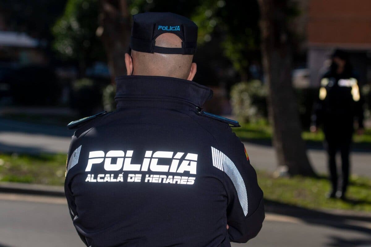 Dispositivo policial camuflado en zonas de esparcimiento nocturno de Alcalá de Henares 