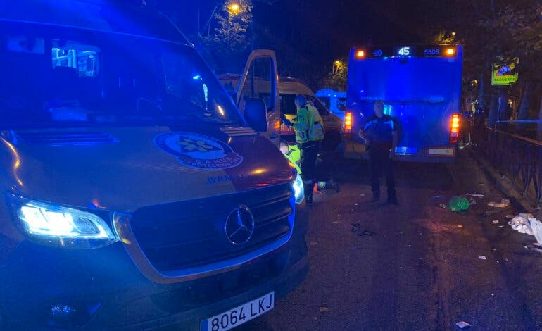 Herida grave una mujer tras ser atropellada por un autobús de la EMT 