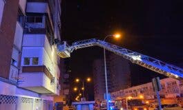 Cuatro intoxicados por inhalación de humo en el incendio de una vivienda en Madrid 