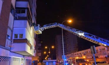 Cuatro intoxicados por inhalación de humo en el incendio de una vivienda en Madrid 