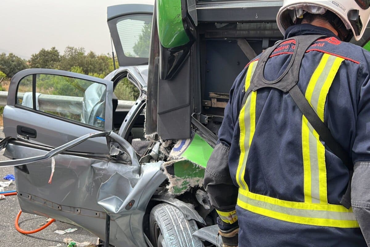 Muere una mujer y un niño resulta herido grave en una colisión frontal en la M-501