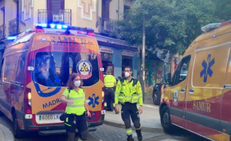 Apuñalan a un hombre de 33 años en plena calle en Madrid 