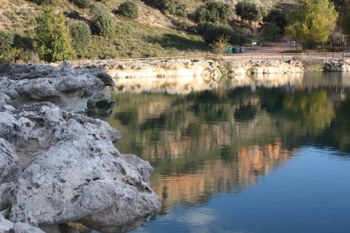 Las 7 zonas naturales de Guadalajara autorizadas para el baño este verano 