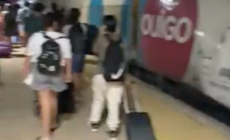 Una avería en un tren de Ouigo deja tirados a 960 pasajeros más de tres horas en el trayecto Barcelona-Madrid