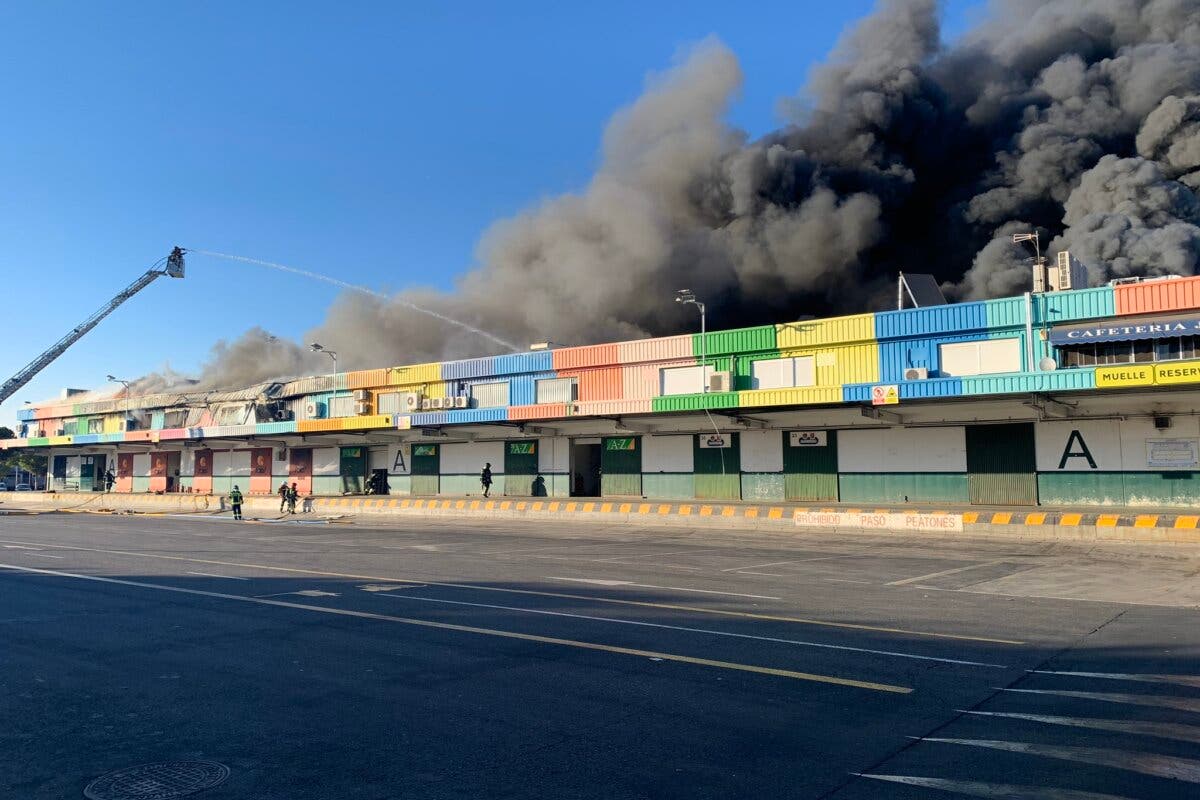 Declarado un incendio en una nave de frutas de Mercamadrid