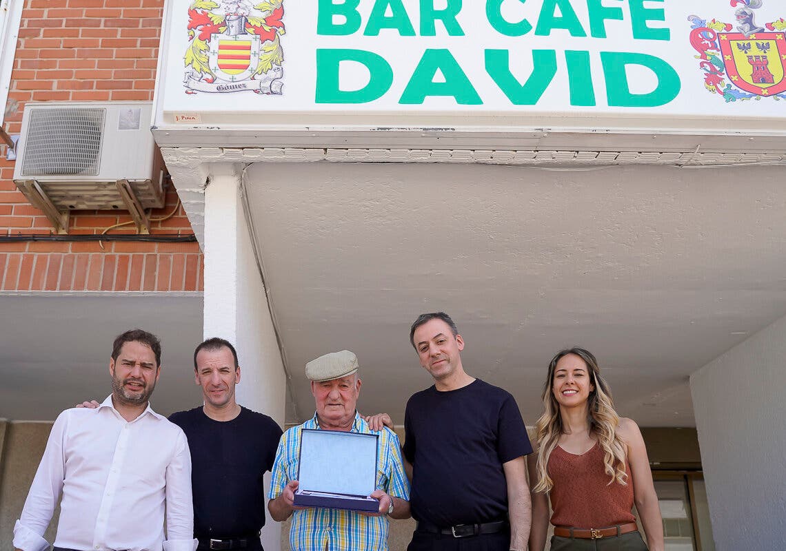 El bar de Torrejón de Ardoz que abrió en 1985 y sigue siendo un icono de barrio 