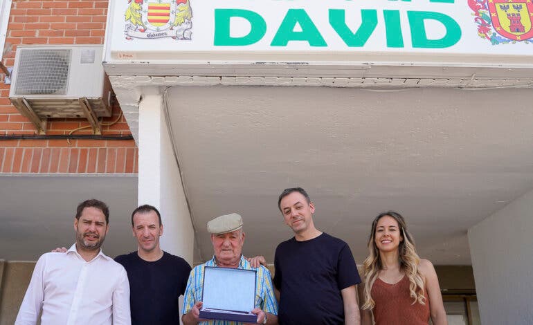 El bar de Torrejón de Ardoz que abrió en 1985 y sigue siendo un icono de barrio 