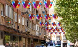 «El Cielo de Torrejón»: las calles del centro se decoran con motivos veraniegos para dinamizar el comercio local 