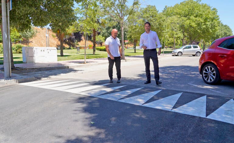 Torrejón de Ardoz sustituye las bandas reductoras de velocidad por resaltos de asfalto, que tienen un impacto menor sobre los vehículos