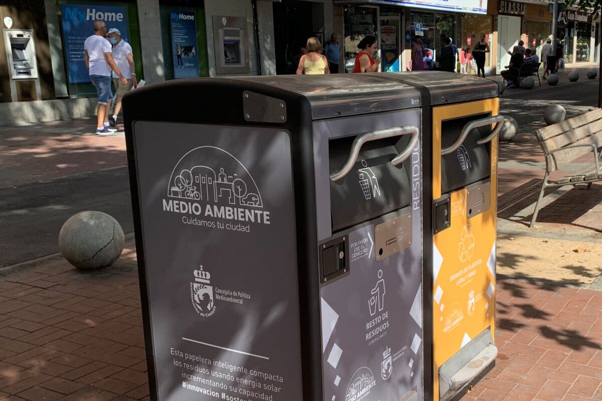 Coslada instala papeleras inteligentes capaces de compactar los residuos y detectar el nivel de llenado