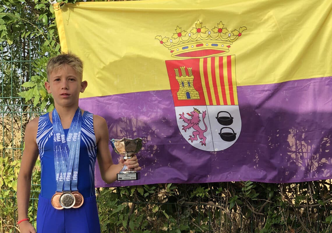 El niño de Torrejón Mateo Bermejo logra tres medallas en el Campeonato Nacional Base de gimnasia artística