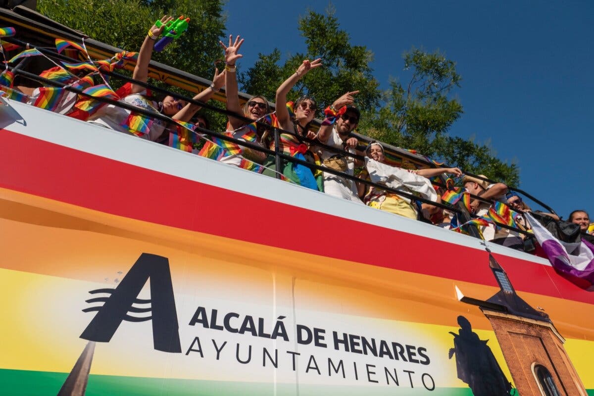 Alcalá de Henares se promociona como destino turístico LGTBI en la manifestación del Orgullo